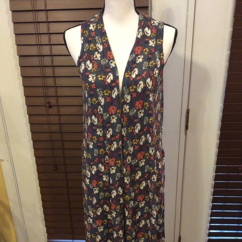 🏜LuLaRoe Joy Vest Size Small  Side Slits